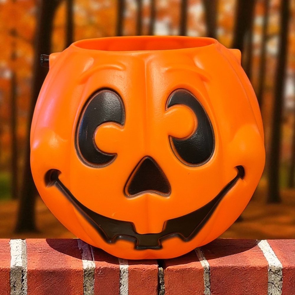 Vintage 1997 grand venture jack-o’-lantern candy bucket